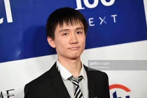 曹原现在还在读书吗_曹原目前就读学校