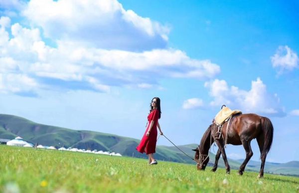 草原旅游最佳时间_草原旅游穿什么衣服