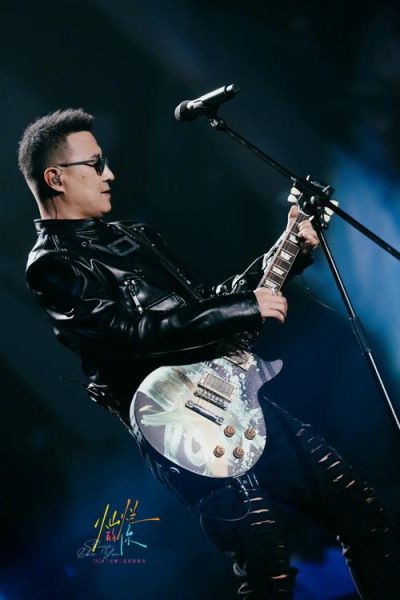 汪峰河流表达什么情感_如何理解歌词深意