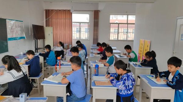 读书正确姿势是什么_如何保持正确坐姿