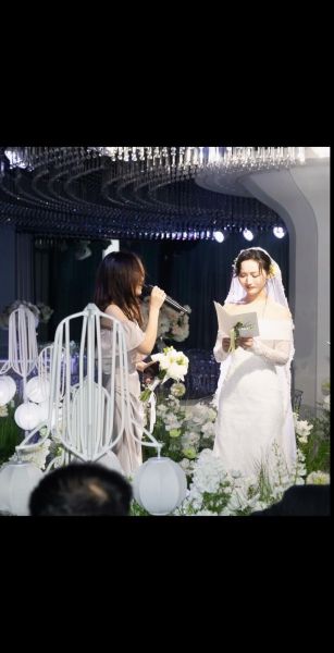 伴娘在婚礼上哭代表什么_如何安慰