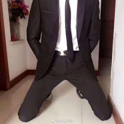 西装跪表达什么情感_如何正确理解