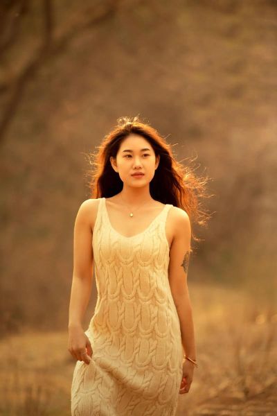 逆光拍摄如何表达情感_逆光人像怎么拍才动人