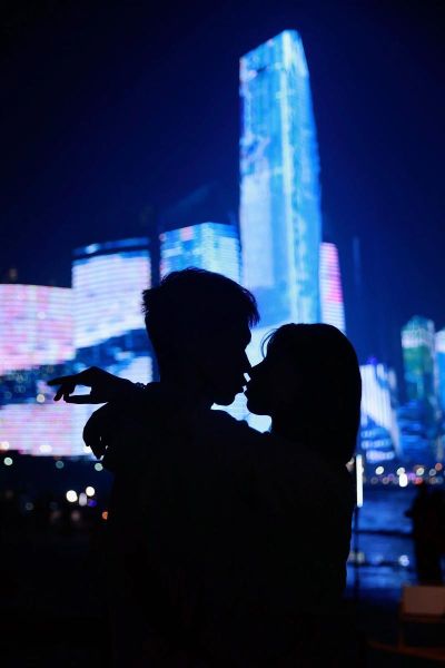 对视多久算喜欢_对视时心跳加速是爱情吗