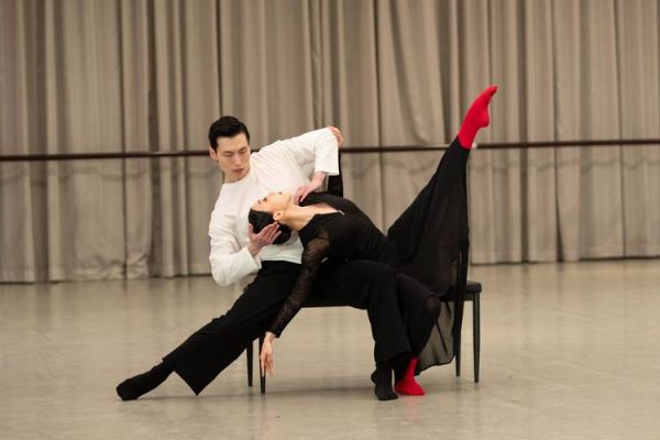 双人舞如何表达情感_双人舞情感表达技巧