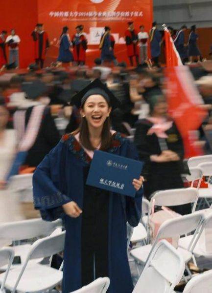 冯禧还在读书吗_冯禧学历背景