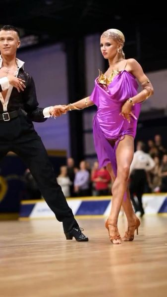 拉丁舞表达的情感是什么_拉丁舞如何传递情绪